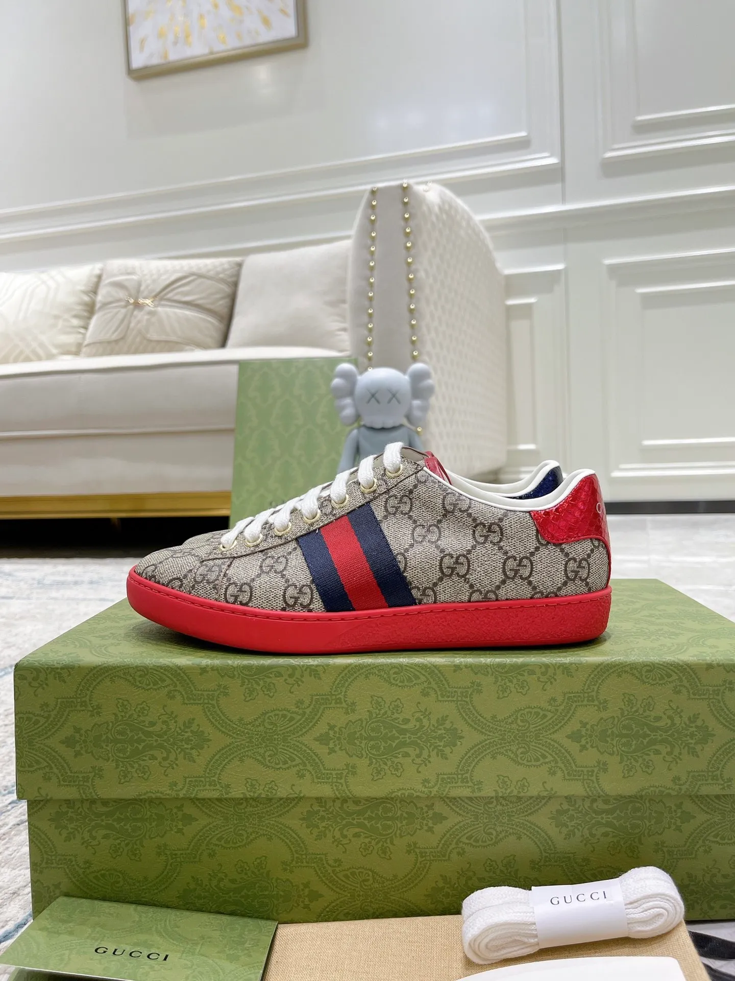 👟👟Ex-factory price 420👟👟 Newly upgraded high version of men's and women's wear, (GUCCI) official website's latest casual and fashionable couple shoes, hot style The style is simple and elegant, exclusive for couples. Unique official website latest brand elements 👑 original Gucci decoration, fashionable and generous, original material cowhide ✅ sheepskin lining, official website designated wear-resistant casual outsole, real-life photos of classic models in the counter, women's 35-40, men's 38--44 sizes
